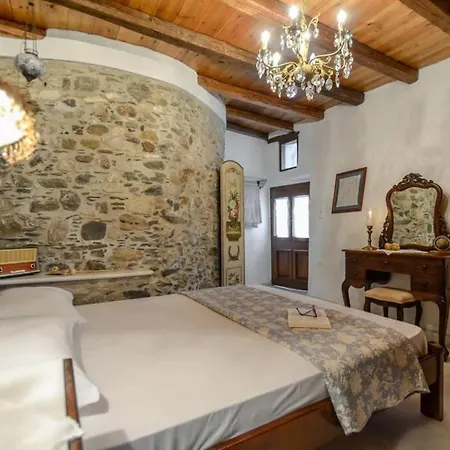 Сasa de vacaciones Traditional Castle House Ii